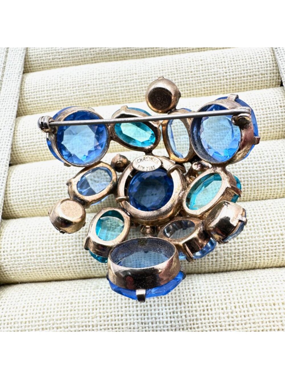 Vintage Signed Schreiner New York Brooch Pin Blue Reverse Set Glass Rhinestone - Picture 4 of 12
